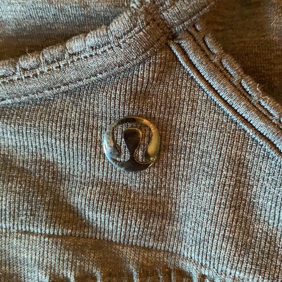 Lululemon sports bra - Picture 3 of 3